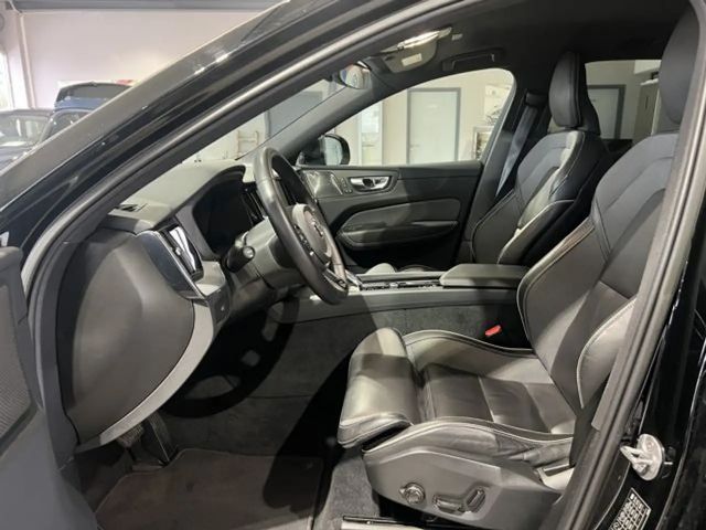 Volvo XC60 AWD Dark Plus