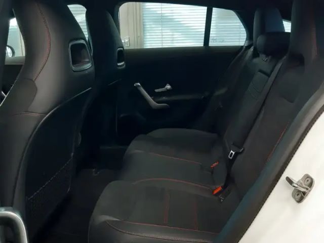 Mercedes-Benz CLA 200 AMG Line
