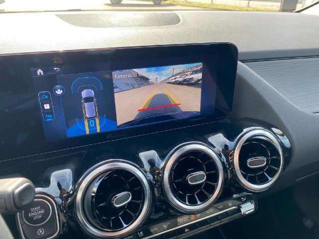 Mercedes-Benz B 180 Sedan