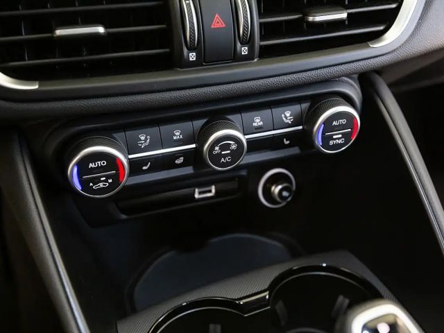 Alfa Romeo Giulia AT8 Q4