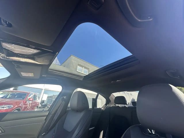 BMW 330 330i M-Sport Sedan xDrive