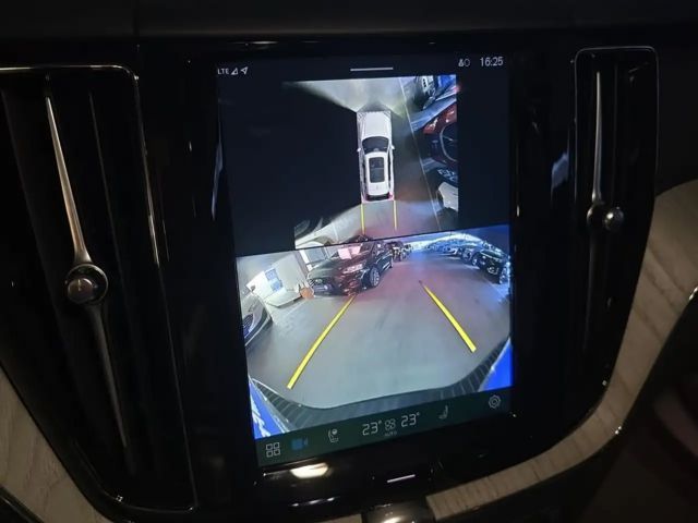 Volvo XC60 AWD Dark Plus