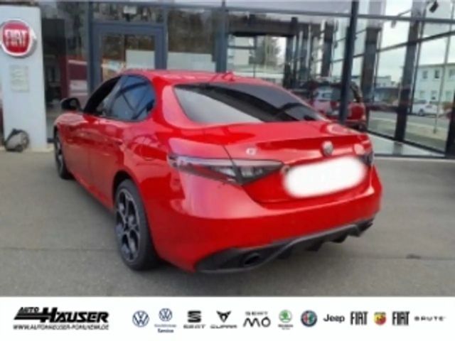 Alfa Romeo Giulia AT8 Q4 Turbo