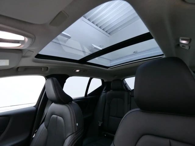 Volvo XC40 Dark Plus