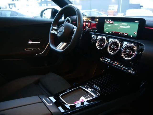 Mercedes-Benz CLA 200 AMG Line Sedan