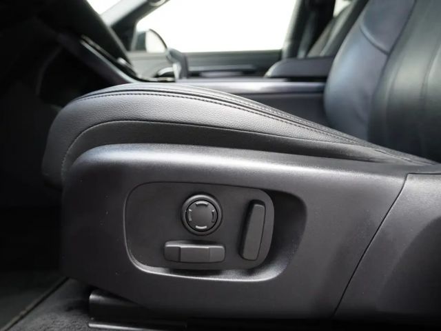 Land Rover Range Rover Evoque P300e