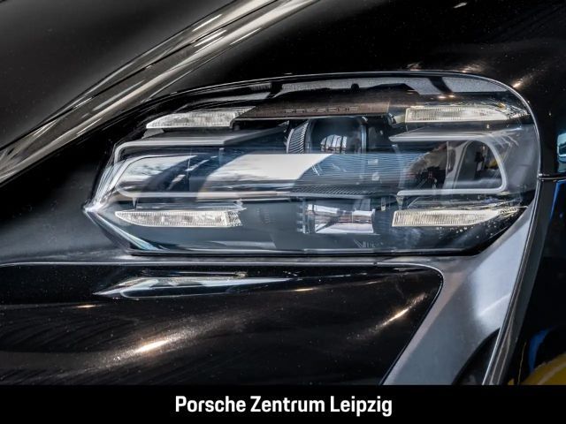 Porsche Taycan 4 Cross Turismo