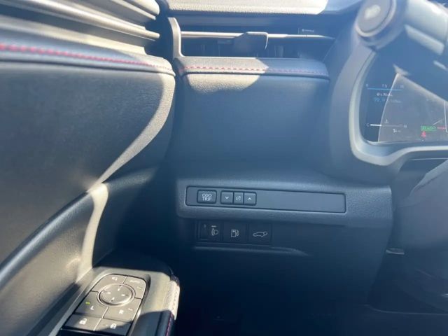 Lexus LBX E-Four Emotion