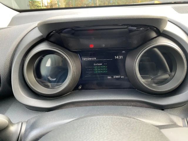 Toyota Yaris Hatchback Hybride Team D