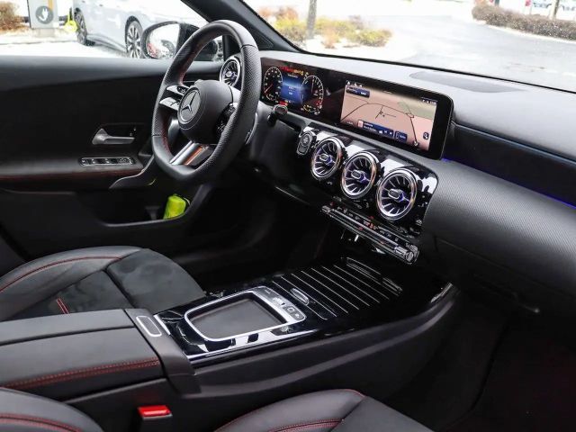 Mercedes-Benz A 250 A 250 e AMG Line