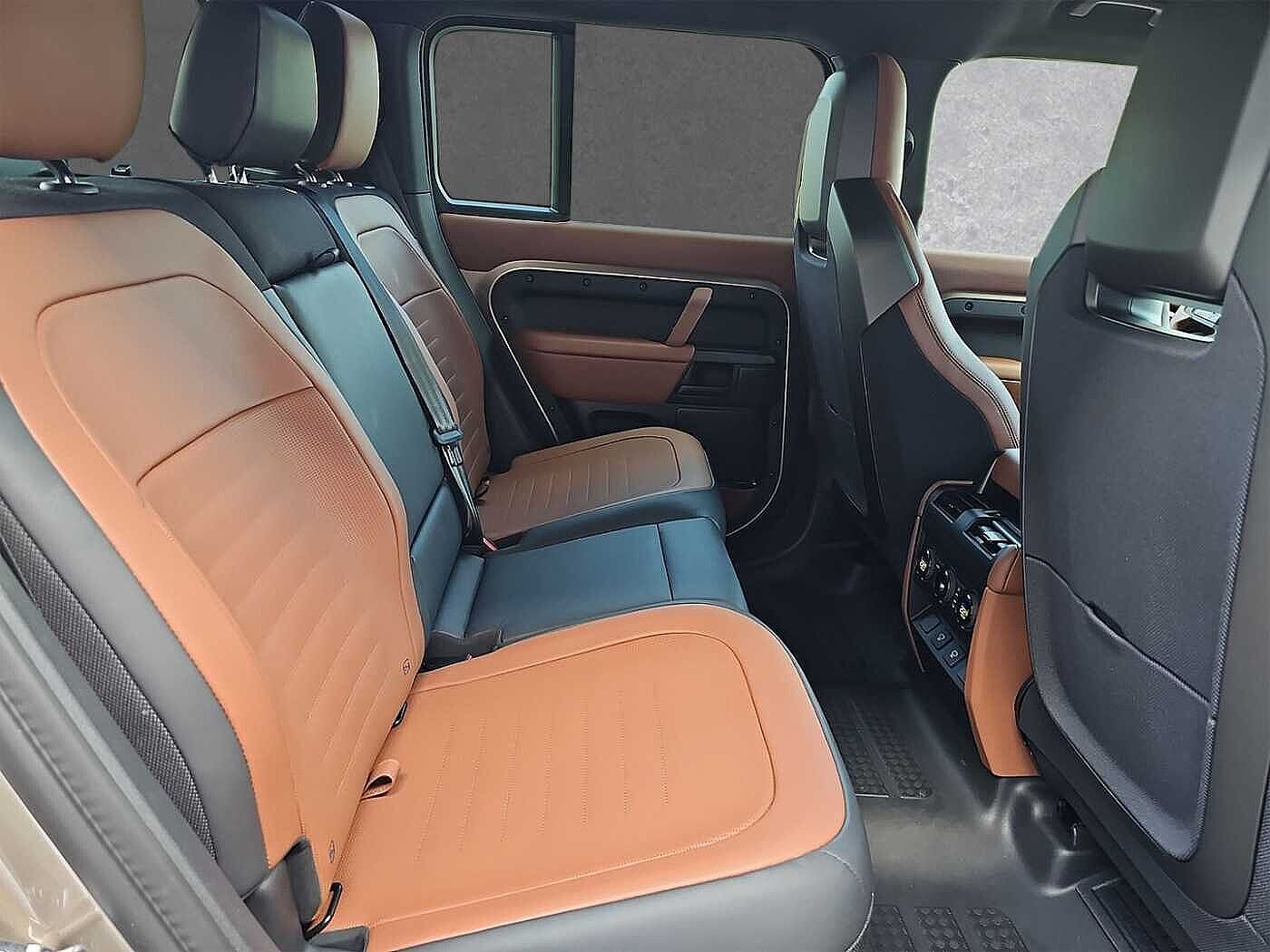 Land Rover Defender 110