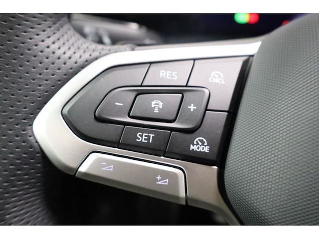 Volkswagen Golf 2.0 TDI DSG Golf VIII R-Line