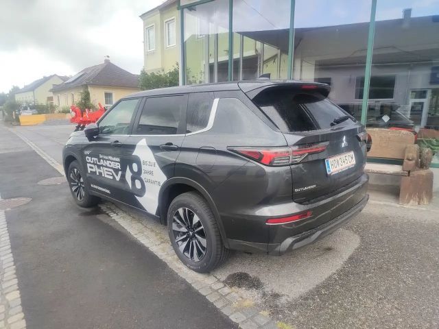 Mitsubishi Outlander Invite PHEV