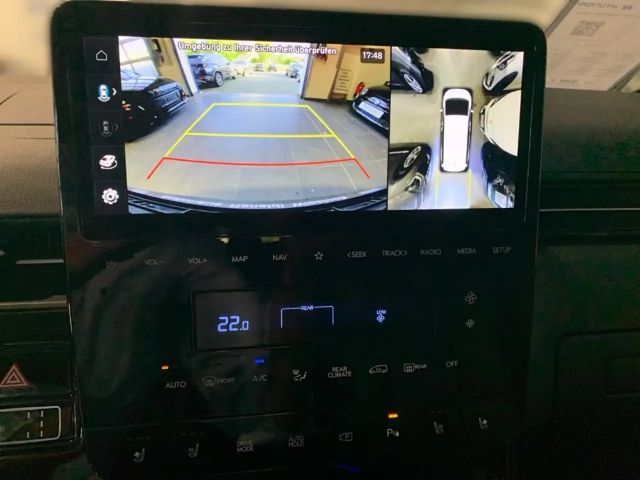 Hyundai Staria Signature