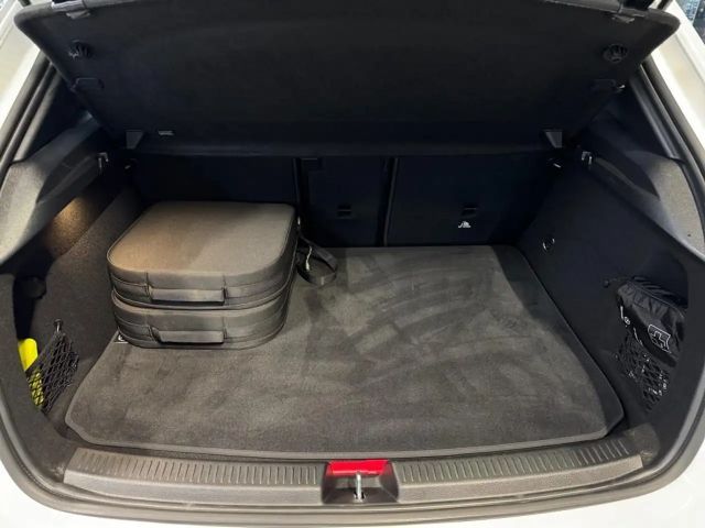 Mercedes-Benz A 250 A 250 e AMG Line