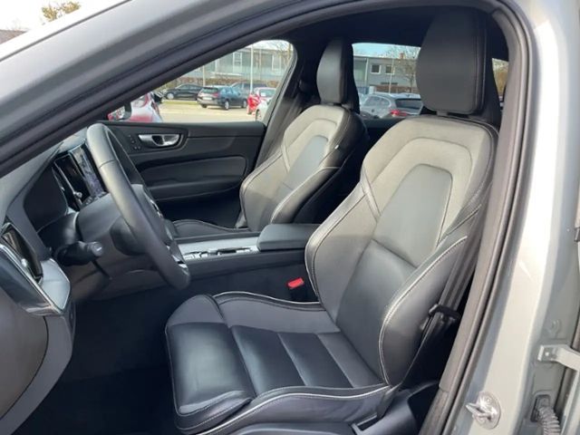 Volvo XC60 Dark Plus