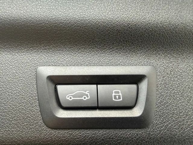 BMW X1 20i Sommer17'' AHK AdLED ParkAss Komf El.Heckklapp