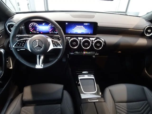 Mercedes-Benz CLA 180 Coupé Progressive