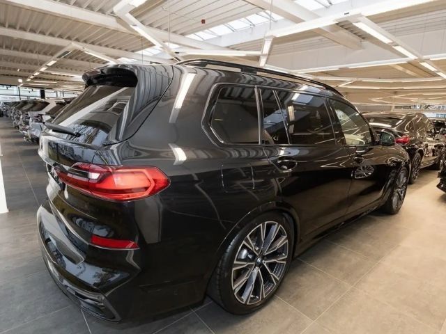 BMW X7 M50i