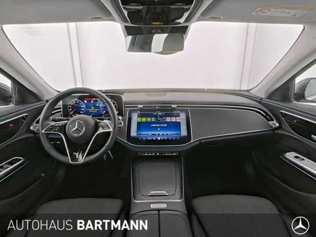 Mercedes-Benz E 200 Sedan