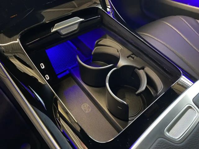 Mercedes-Benz EQE 300 Premium Sedan