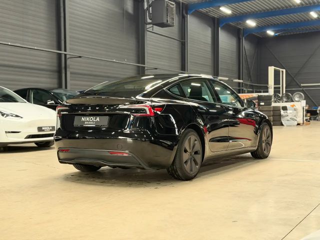 Tesla Model 3 RWD