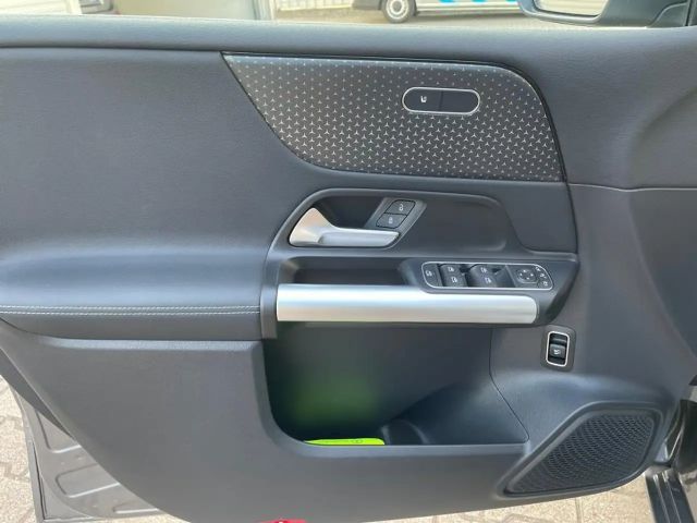 Mercedes-Benz B 180 Sedan