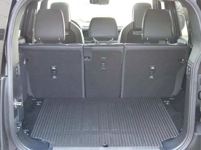 Land Rover Defender 110