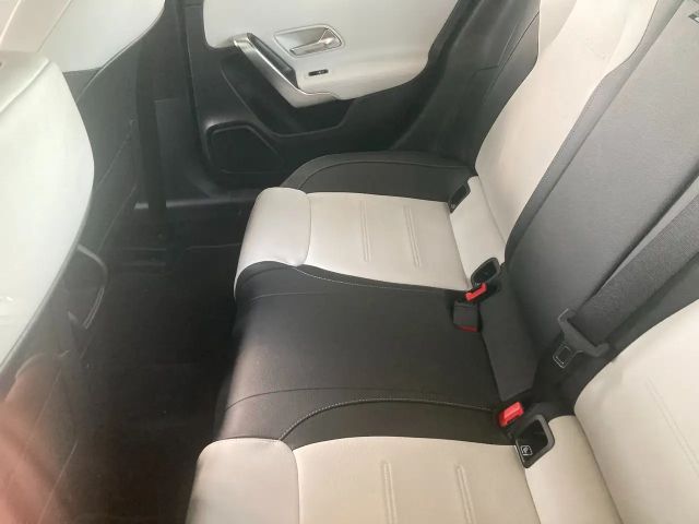 Mercedes-Benz A 250 A 250 e AMG Line