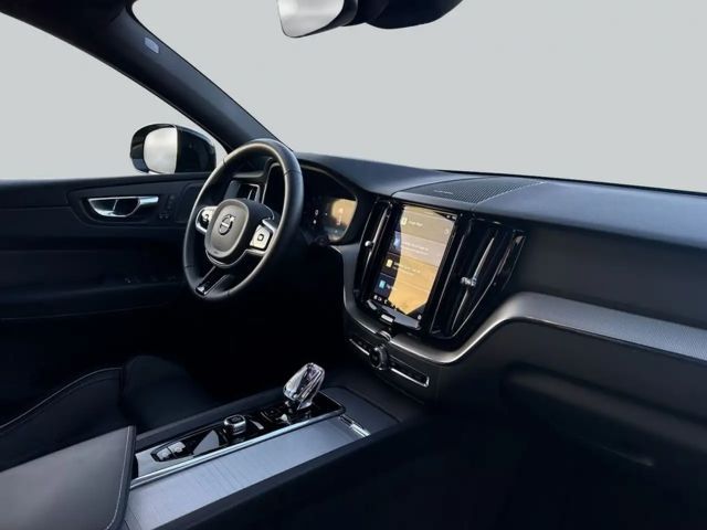 Volvo XC60 AWD Dark Plus