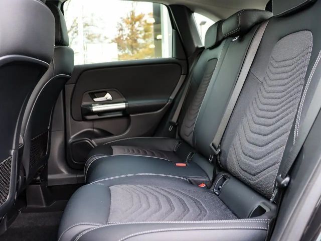 Mercedes-Benz B 200 Progressive Sedan