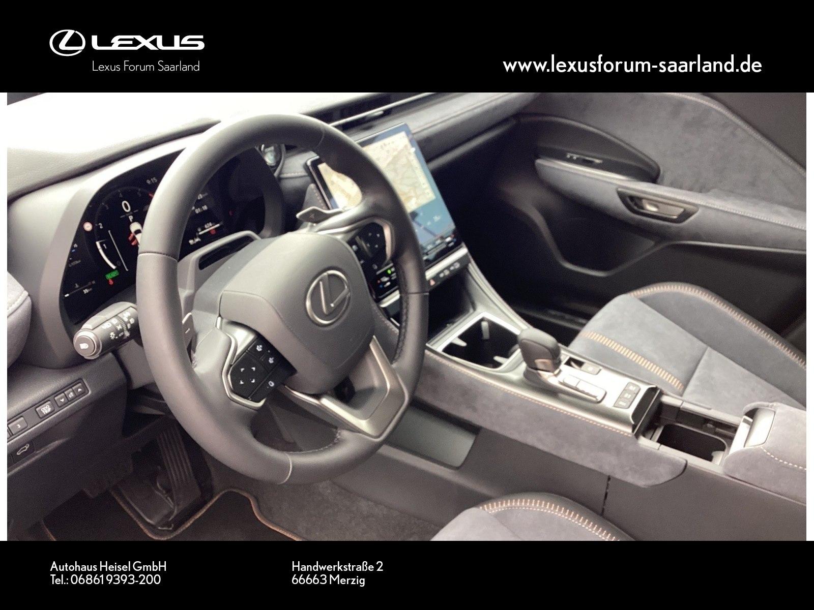 Lexus LBX FWD Cool