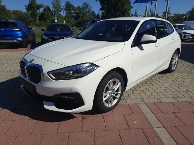 BMW 118 118i Sedan Sport Line