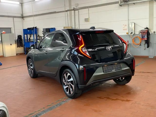 Toyota Aygo Bi-Tone Hatchback Pulse