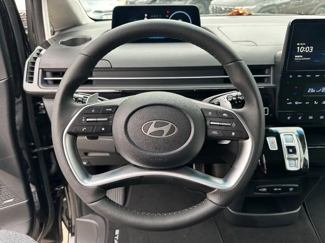 Hyundai Staria Signature