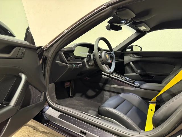 Porsche 992 4 Cabrio GTS Targa