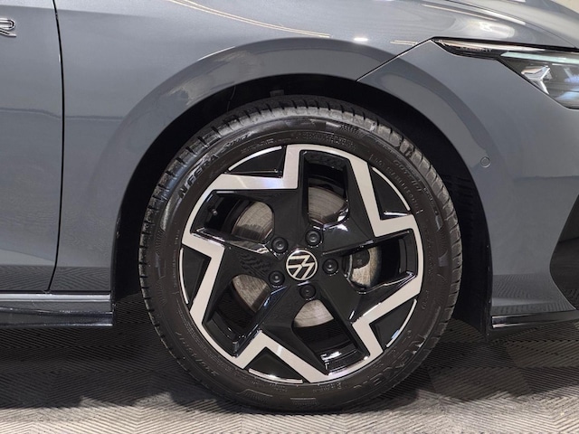 Volkswagen Golf 1.5 eTSI DSG R-Line