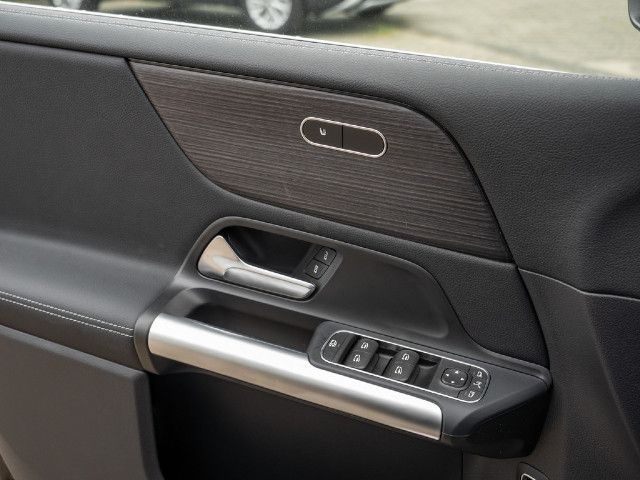 Mercedes-Benz B 180 Sedan