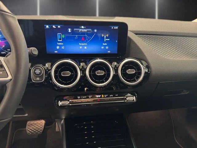 Mercedes-Benz B 200 Progressive Sedan