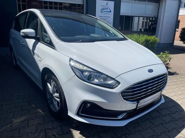 Ford S-Max Titanium
