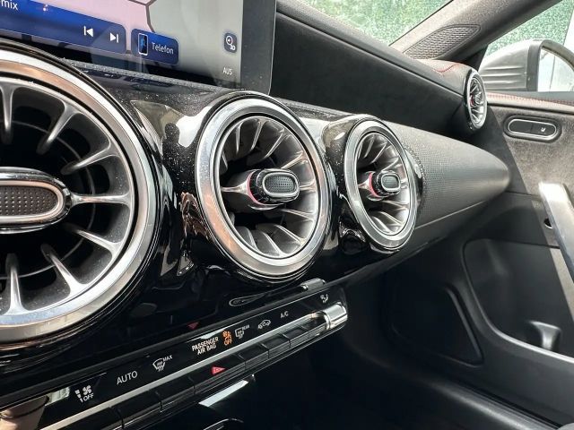 Mercedes-Benz CLA 200 AMG Line Coupé