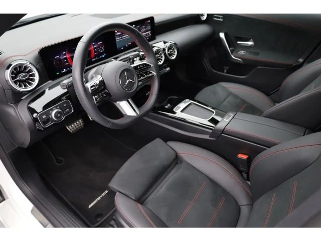 Mercedes-Benz CLA 200 AMG Line Coupé