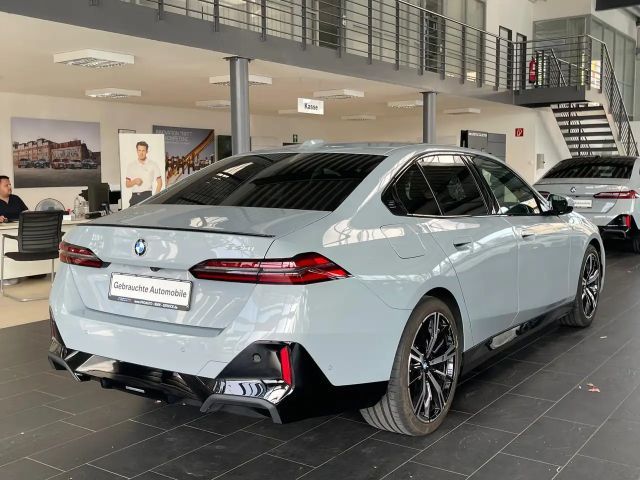 BMW 520 520i M-Sport Sedan