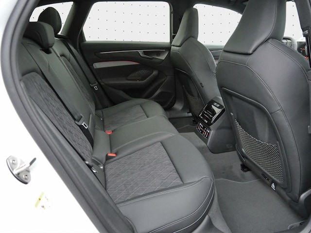 Audi A6 Avant Quattro S-Tronic