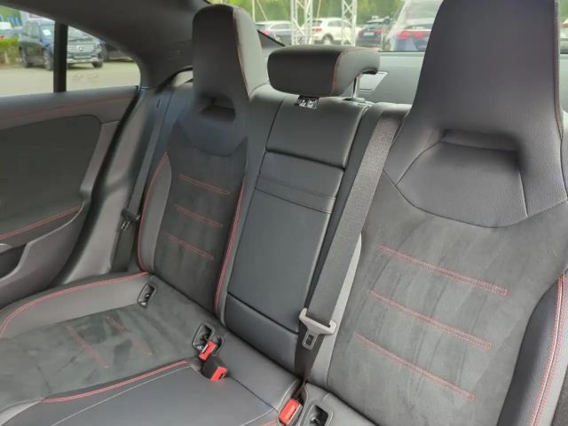 Mercedes-Benz CLA 200 AMG Line Coupé