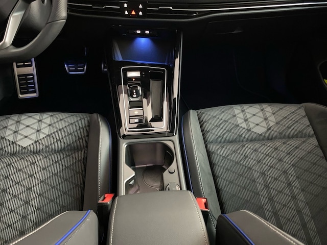 Volkswagen Golf 1.5 eTSI DSG IQ.Drive R-Line