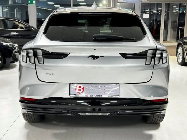 Ford Mustang Mach-E AWD Standard range