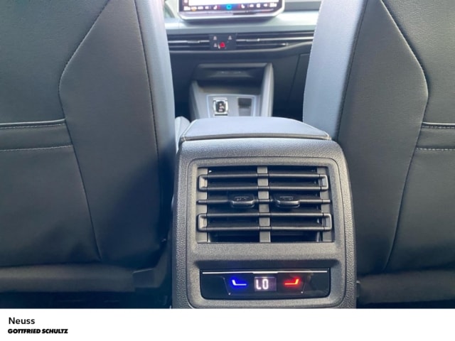 Volkswagen Golf 1.5 eTSI DSG