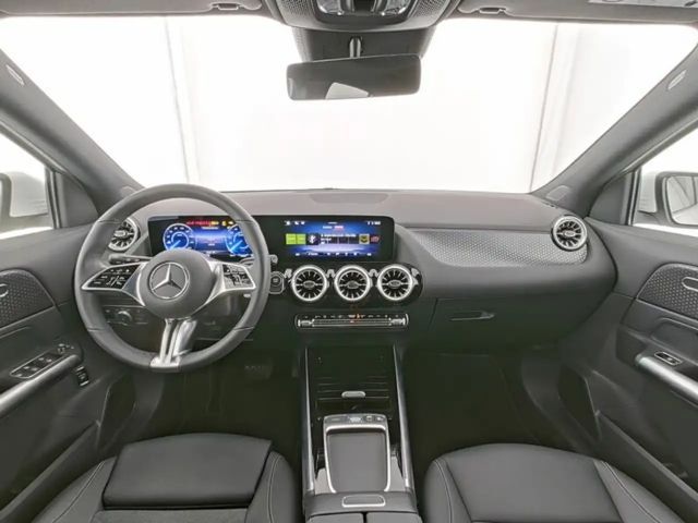 Mercedes-Benz EQA 300 4MATIC Advanced