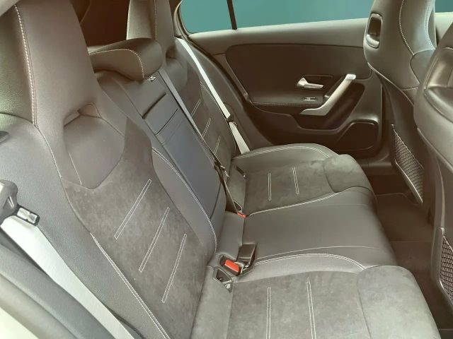 Mercedes-Benz A 180 AMG Line